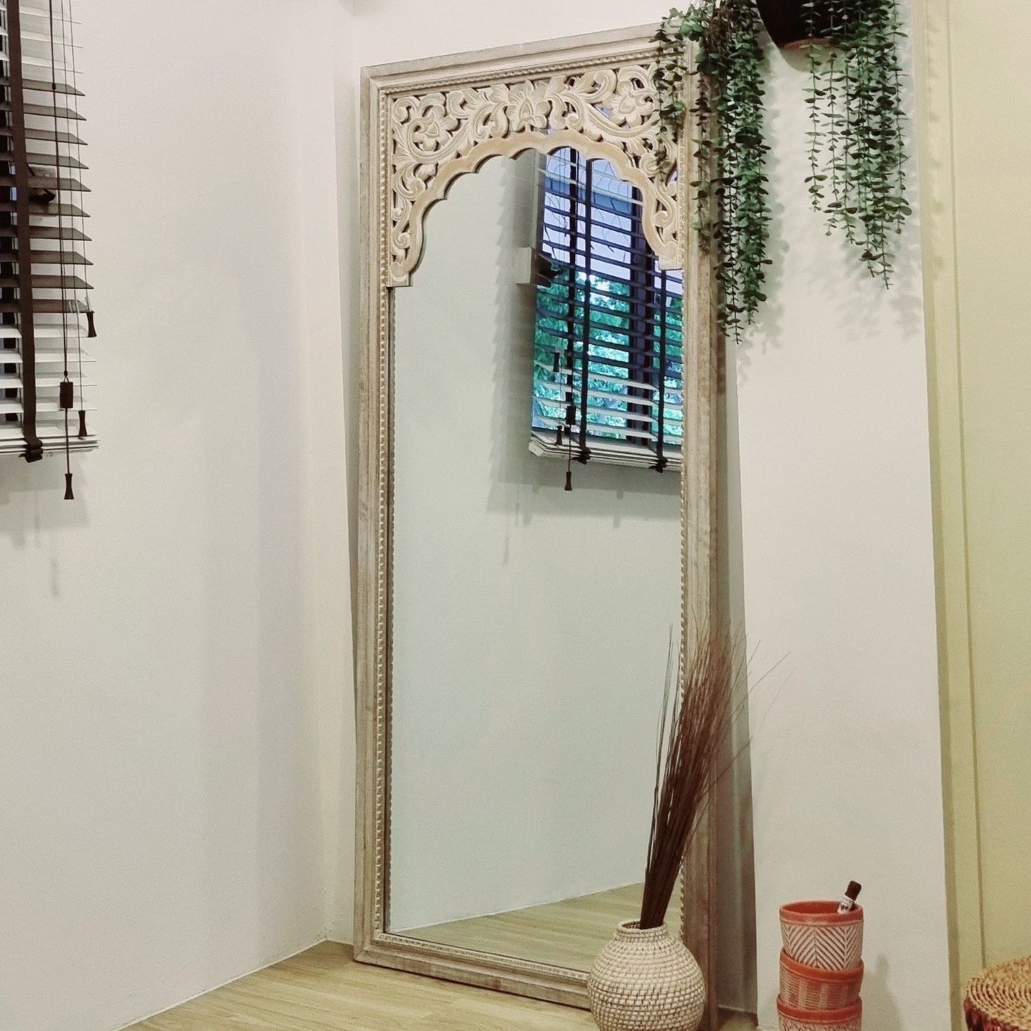 Hand Carved Mirror "Cahaya" in antic wash - 180 cm