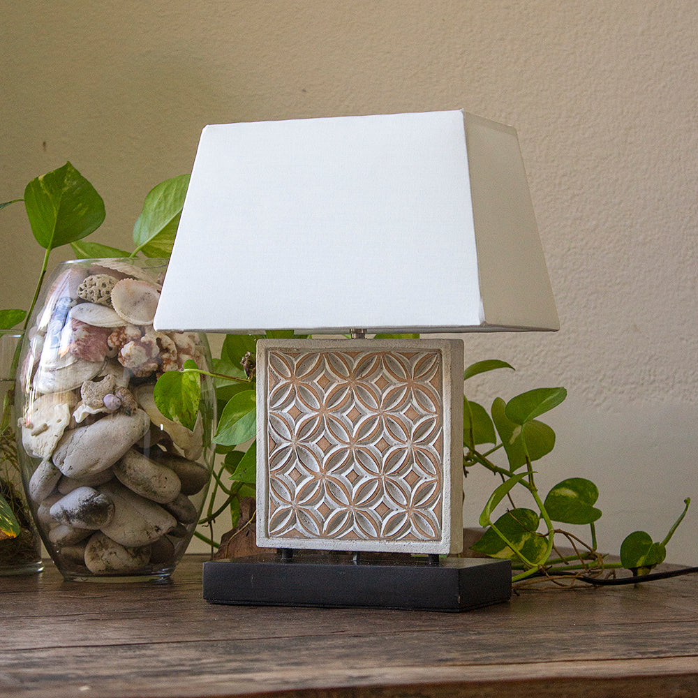 Carved Table Lamp 'Batik' - White